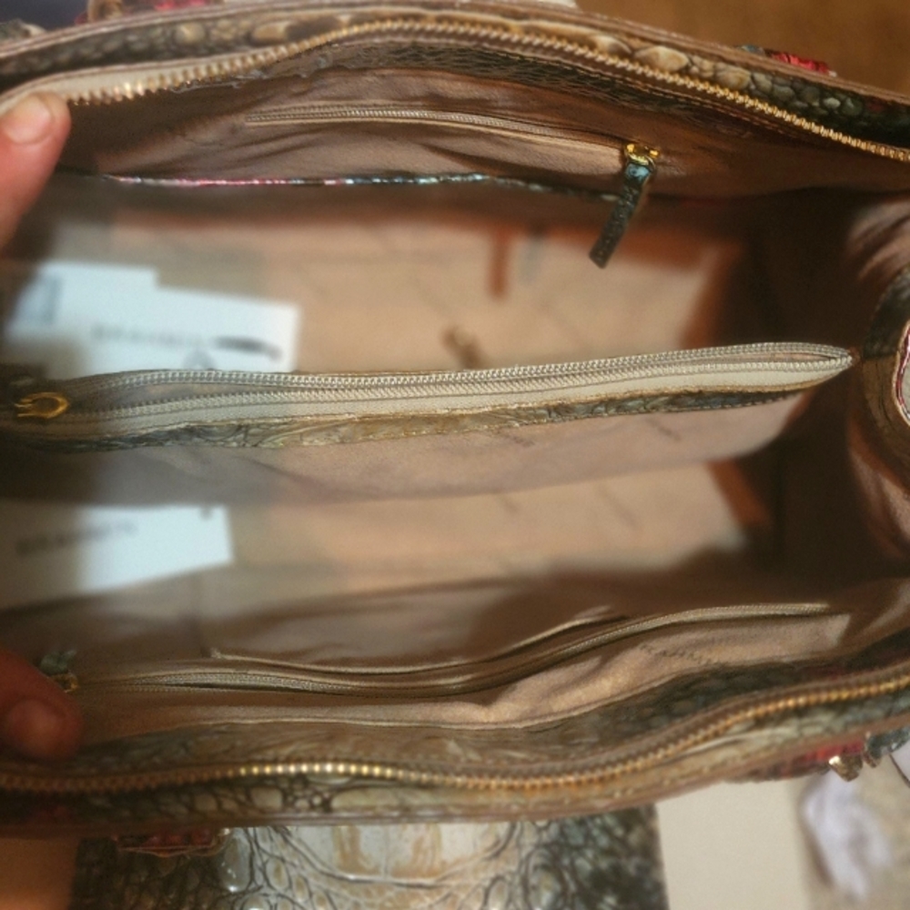 Brahmin komodo small finley and matching wallet . - Picture 2 of 10